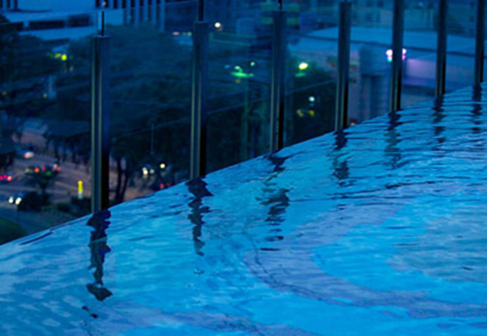 Gtower Hotel Куала Лумпур Екстериор снимка The glass facade at night