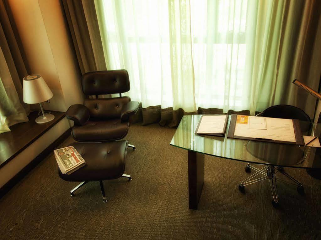 Gtower Hotel Куала Лумпур Екстериор снимка A typical hotel suite