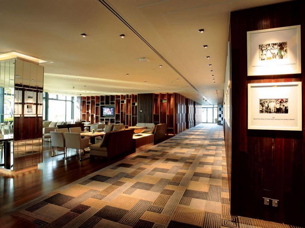 Gtower Hotel Куала Лумпур Екстериор снимка The Club lounge at Hong Kong International Airport