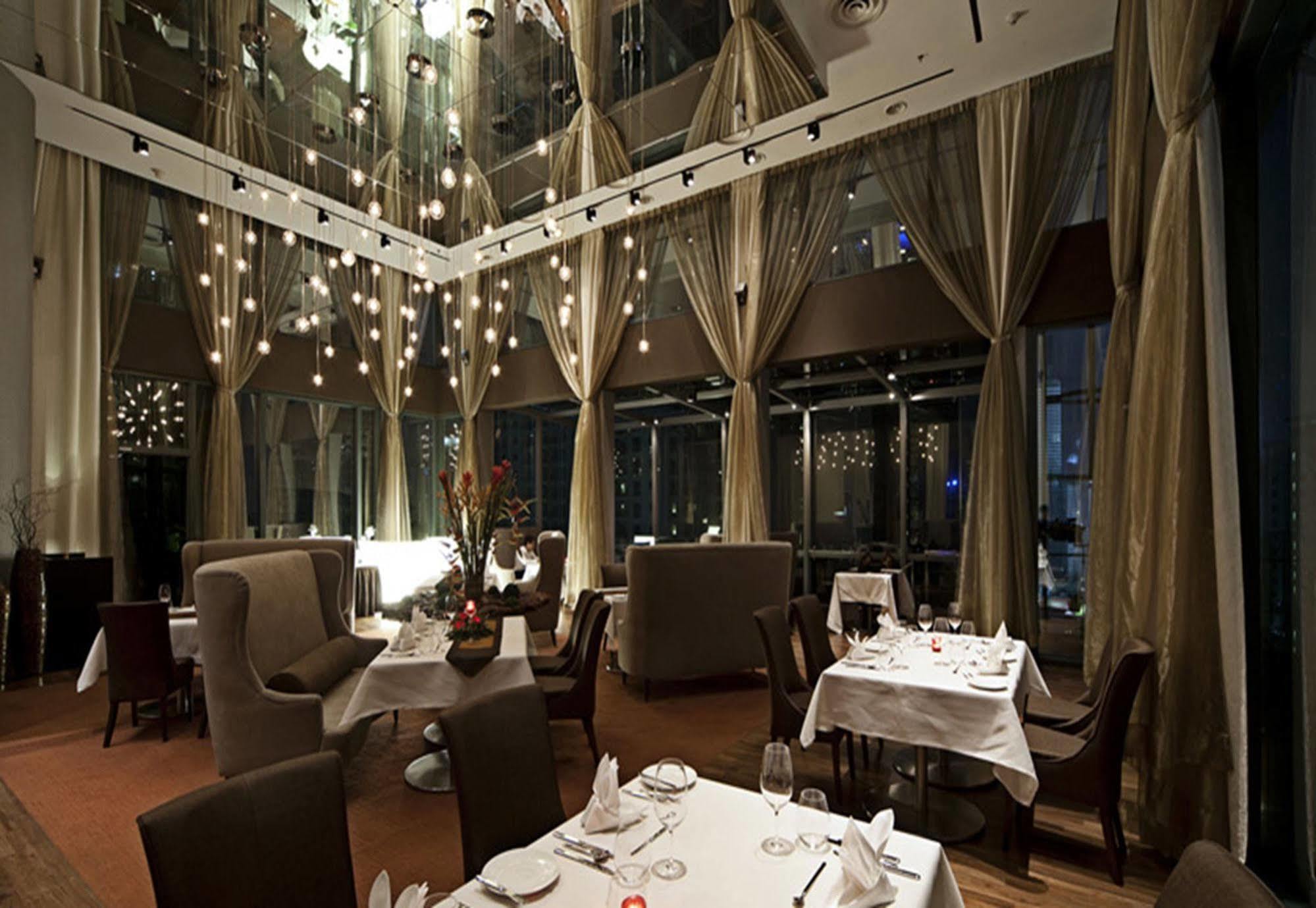 Gtower Hotel Куала Лумпур Екстериор снимка The interior of the restaurant